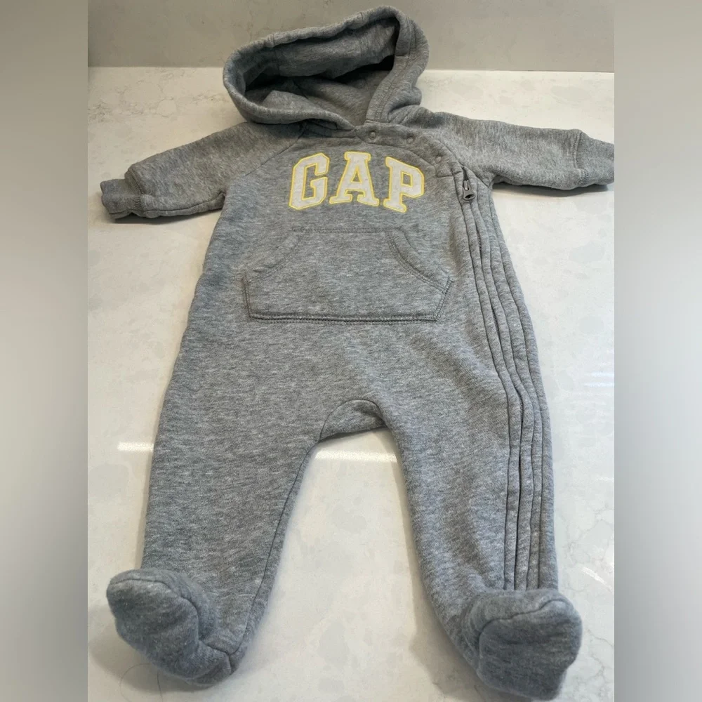 Gray and Yellow Neutral Baby Gap Logo One-Piece Sweater Body Suit 0-3 Months‎